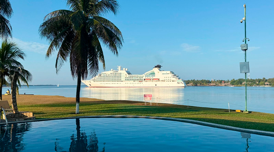 Arribo del crucero SEABOURN SOJOURN a Puerto Chiapas