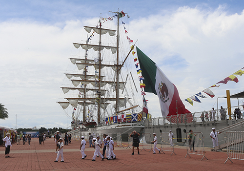 EMBAJADOR Y CABALLERO DE LOS MARES EN PUERTO CHIAPAS
