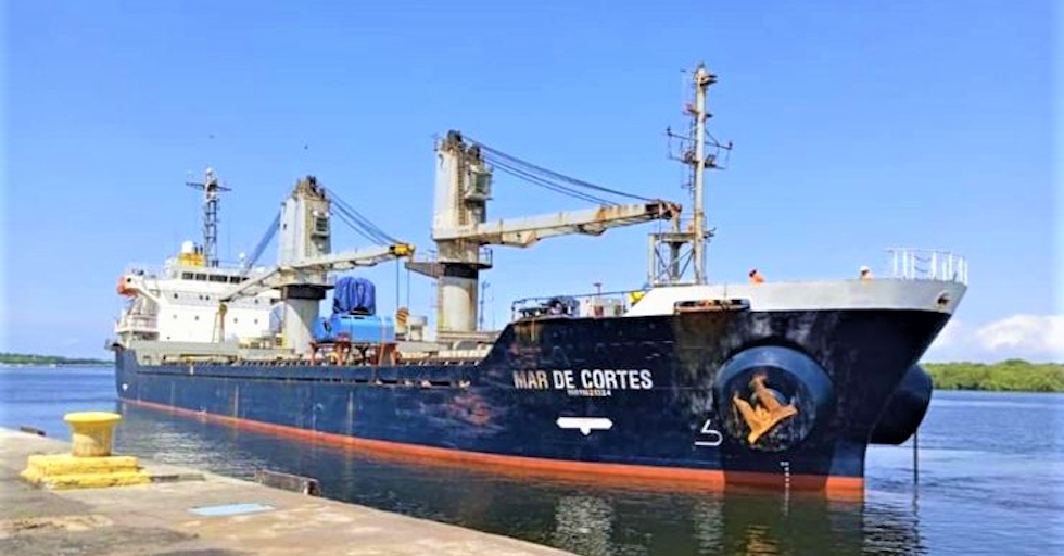 Arriba a Puerto Chiapas buque granelero Mar de Cortes