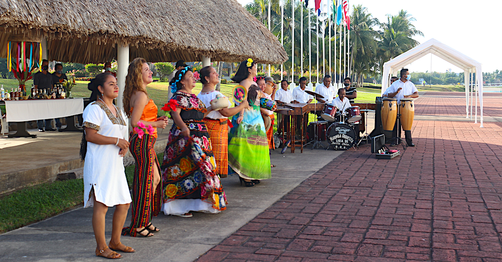 Seabourn Ovation arribo inaugural