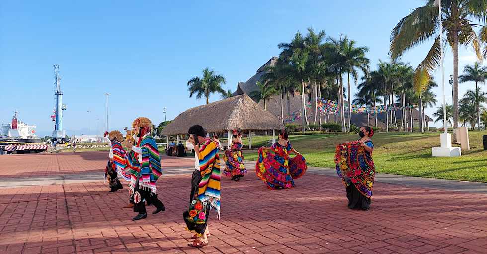 Puerto Chiapas recibió por primera vez a los cruceros Seven Seas Explorer y Seven Seas Mariners