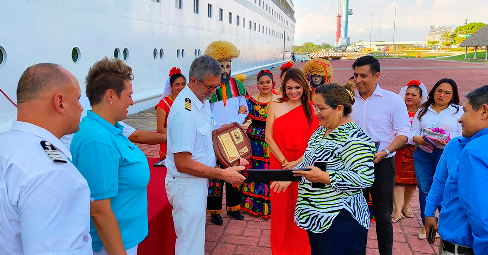 Continuan las operaciones de exportación de azúcar y banano a Estados Unidos a través de Puerto Chiapas