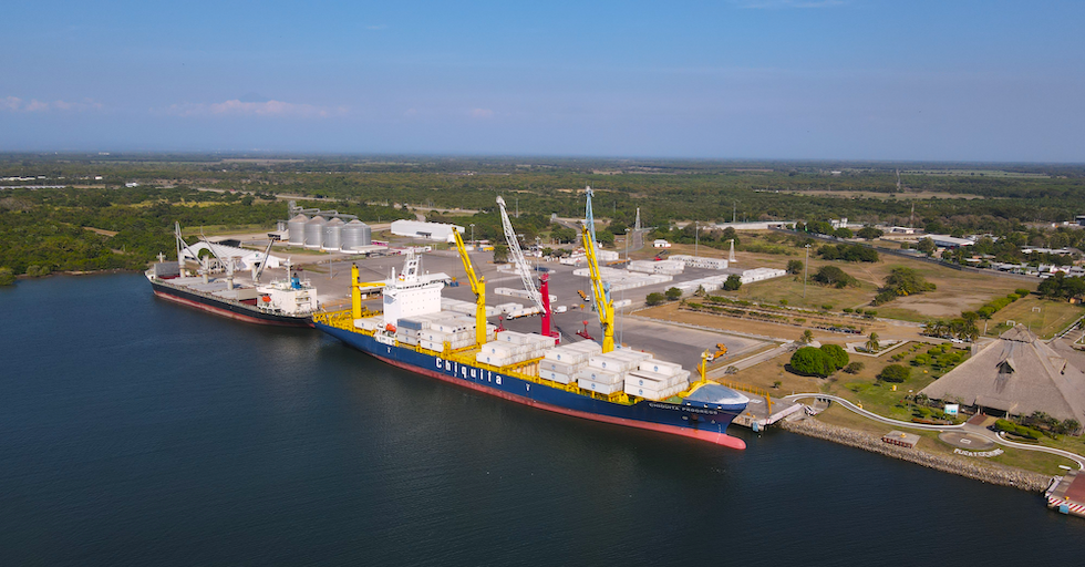 Continuan las operaciones de exportación de azúcar y banano a Estados Unidos a través de Puerto Chiapas