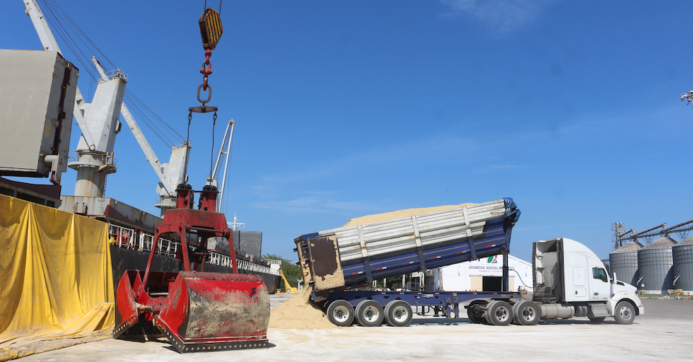 Continuan las operaciones de exportación de azúcar y banano a Estados Unidos a través de Puerto Chiapas