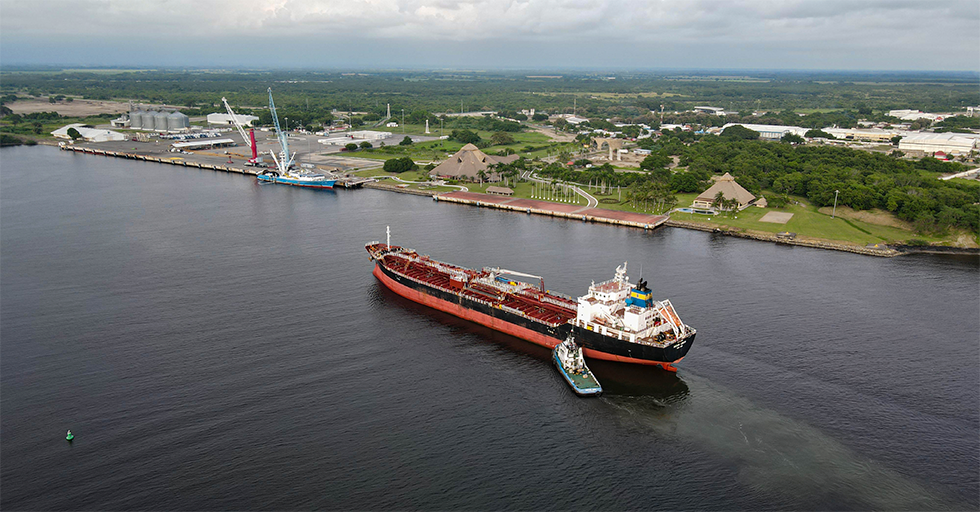 Arribo del buque tipo quimiquero “MV BOCHEM LONDON” y protocolo de inicio de operación de nueva línea de negocios de granel liquido de aceites vegetales